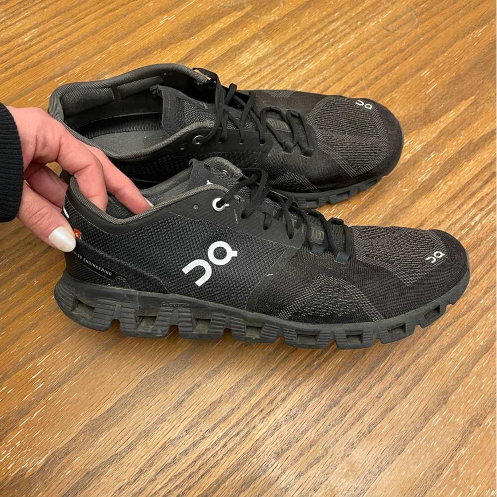 On Running Swiss Engineering Mens Size 11